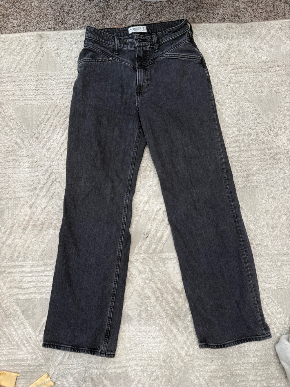 Abercrombie and Fitch the 90s relaxed, jean high-rise curve love